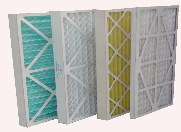 紙框初效過濾器濾料：是以折疊形式裝入高強度摸且硬紙板內，迎風面積增大。流入的空氣中的塵埃粒子被過濾材料有效阻擋褶與褶之間。